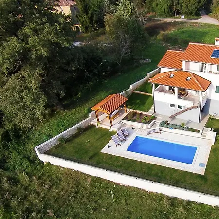Vila Luxurious Holiday With Swimming Pool In Tinjan