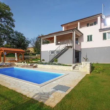 Vila Luxurious Holiday With Swimming Pool In *
