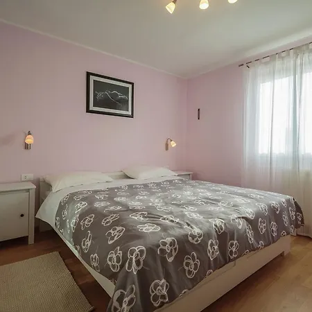 Vila Luxurious Holiday With Swimming Pool In *
