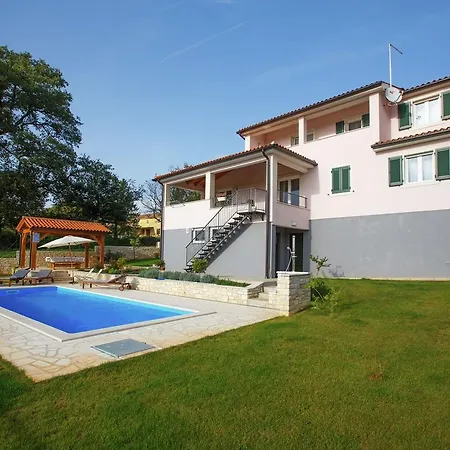 Vila Luxurious Holiday With Swimming Pool In Tinjan