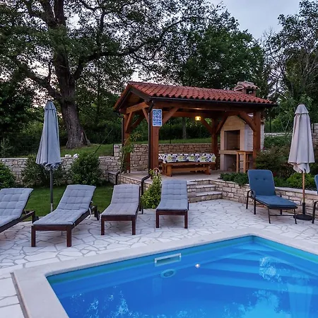 Vila Luxurious Holiday With Swimming Pool In *