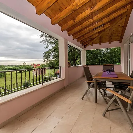 Luxurious Holiday With Swimming Pool In Tinjan