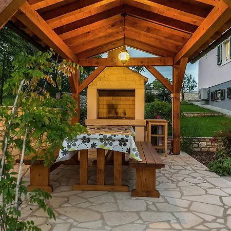 Luxurious Holiday With Swimming Pool In