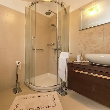 Luxurious Holiday With Swimming Pool In