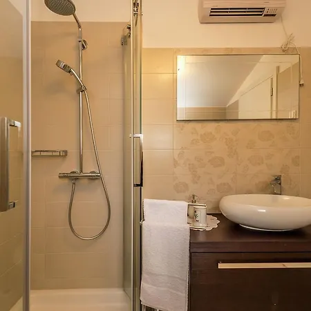 Luxurious Holiday With Swimming Pool In Tinjan