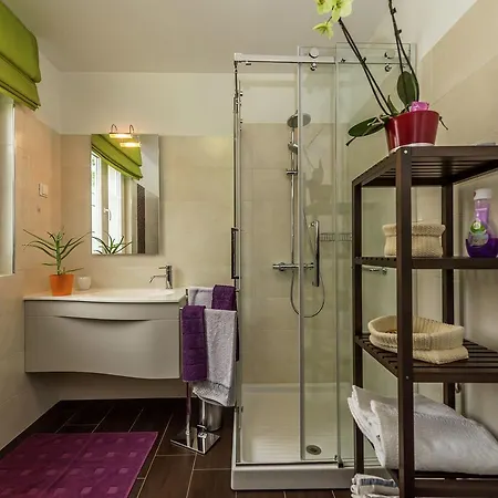 Luxurious Holiday With Swimming Pool In