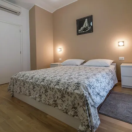 Vila Luxurious Holiday With Swimming Pool In