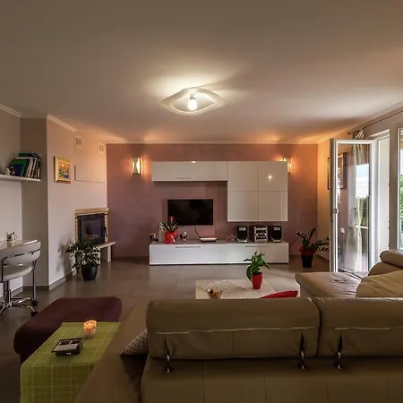 Vila Luxurious Holiday With Swimming Pool In *